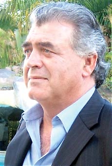 Ramón Dávila, ordförande i byggföreningen Promotur, är mycket kritisk till den nya andalusiska översiktsplanen, POT, och har överklagat till domstol.